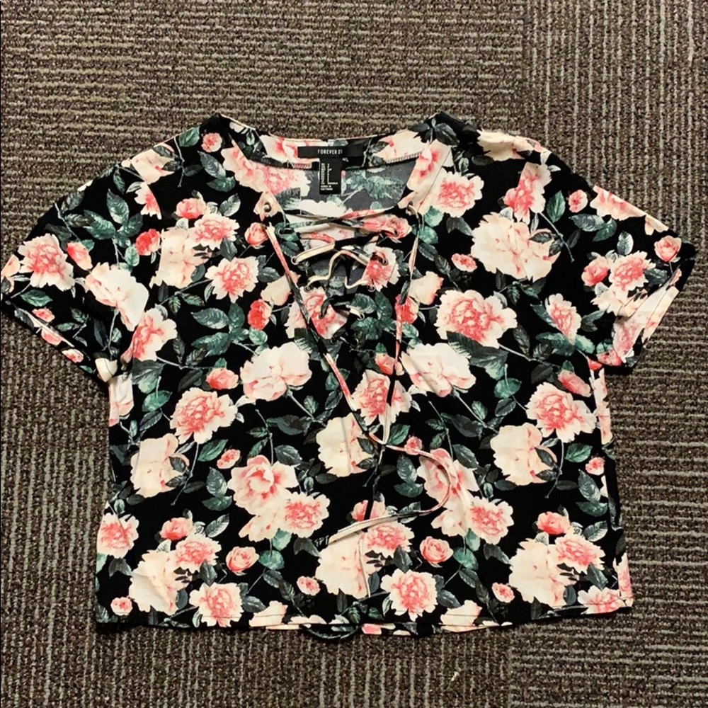 Forever 21 short sleeve, floral blouse in size S!